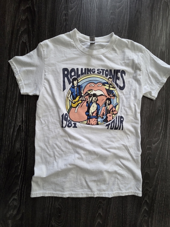 Gildan Tops - Gildan White Heavy Cotton Tee with Black Print Peek